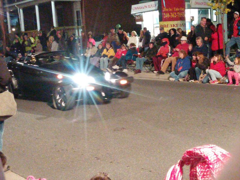 Illustration for article titled Halloween Parade Car Show Photodump